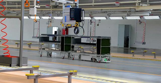 國(guó)產(chǎn)新秀崛起 北京技術(shù)賦能，奔馳工廠與科技讓吉利沃爾沃都感到壓力